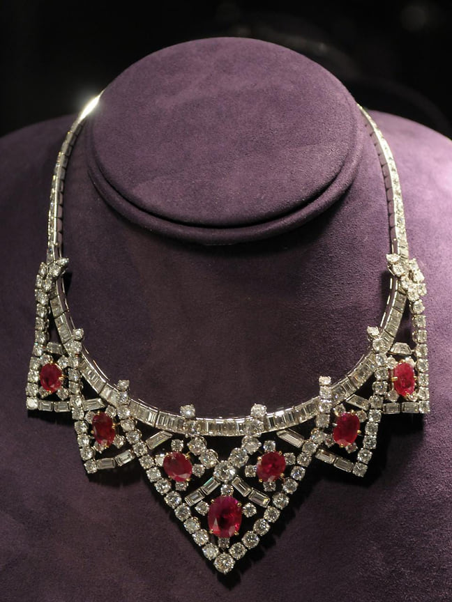 Колье с рубинами и бриллиантами, принадлежавшее Элизабет Тейлор