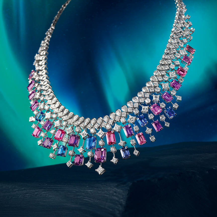 Piaget, колье Extraordinary Lights, белое золото, брилианты, сапфиры