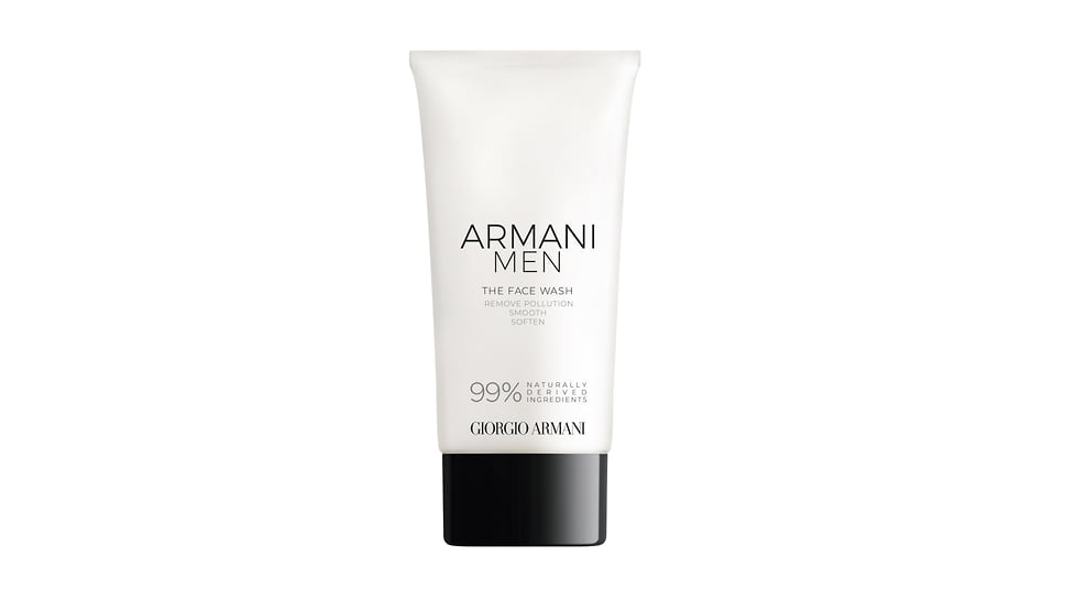 Giorgio Armani, очищающий гель для лица с эффектом легкого пилинга из линии Armani Men . В его составе -  99 % натуральных компонентов и витамины, упакован во вторично переработанный пластик. 