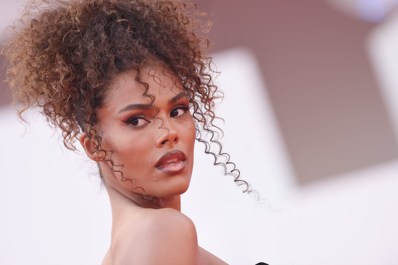 В 2016 году Кунаки снялась в клипе американского рэпера A$AP Rocky на песню Money Man. Позже модель заявила, что ей очень понравился съемочный процесс и она не против попробовать себя в качестве актрисы.
