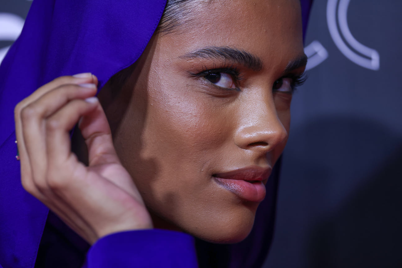 Кунаки – дочь тоголеза и сицилийки, при этом родилась и выросла она во Франции. Говоря о своем бэкграунде, Кунаки часто называет себя гражданином мира.
