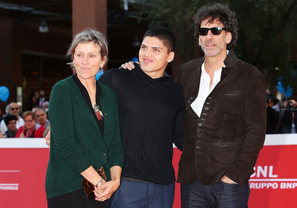 В 1984 году Макдорманд вышла замуж за режиссера Джоэла Коэна. В 2003 году пара усыновила мальчика из Парагвая – Педро. Фрэнсис Макдорманд, Педро и Джоэл Коэн на красной дорожке кинофестиваля в Риме, 2015 год.
