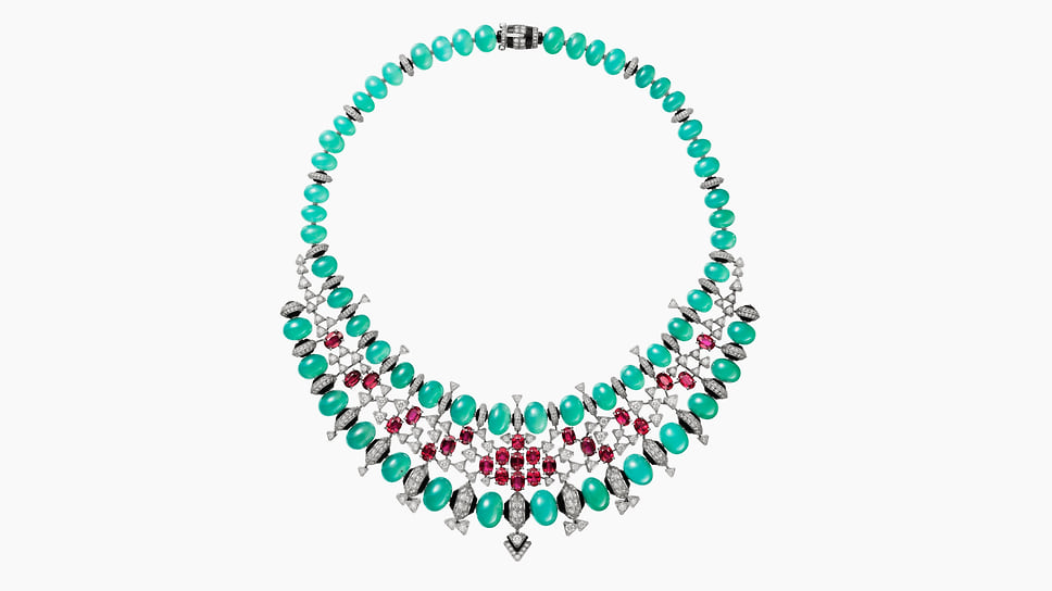 Cartier, колье Rituel, белое золото, рубины, халцедон, оникс, бриллианты