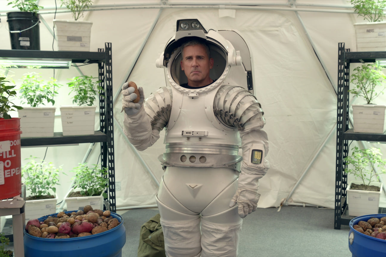 Стив Карелл в сериале «Космические силы», 1 сезон, 104 серия «Лунная среда обитания», 2020 год.