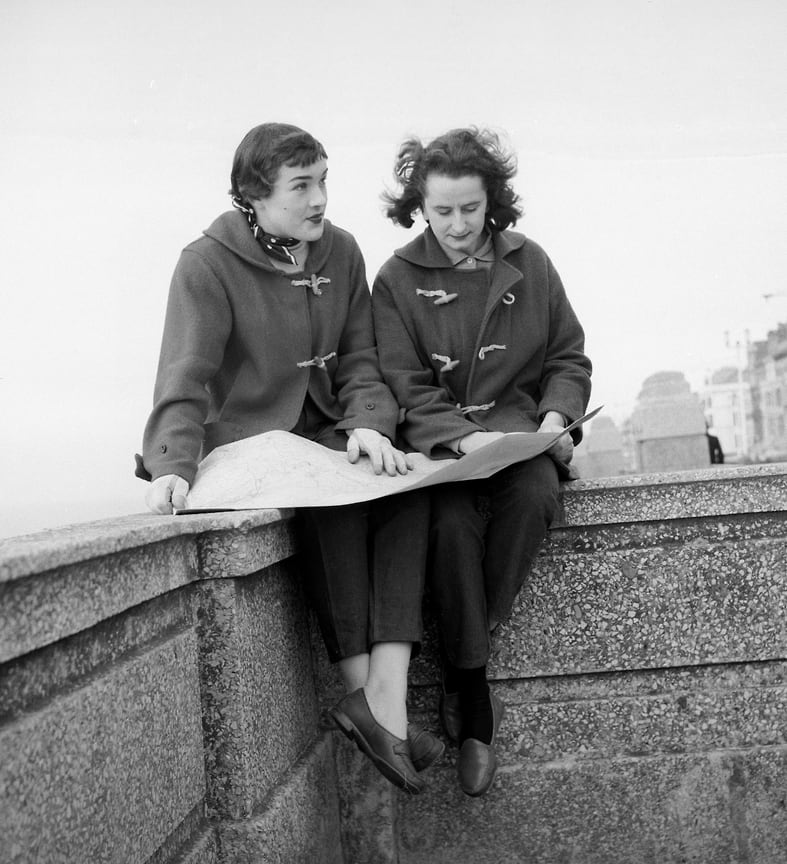 Британские автогонщицы Пэт Мосс и Энн Уиздом, 1956 год.