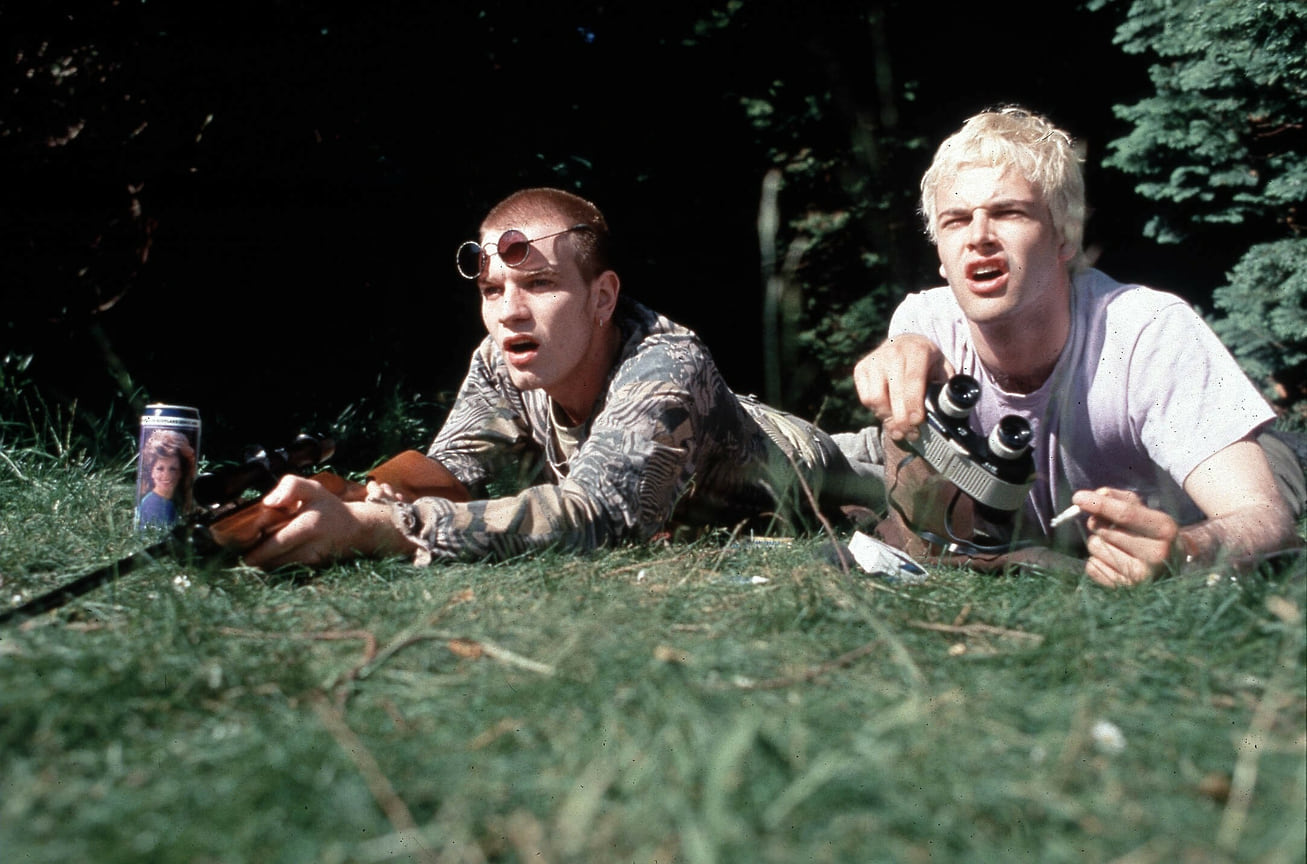 Юэн Макгрегор и Джонни Ли Миллер в фильме &quot;На игле&quot;, 1996 год.