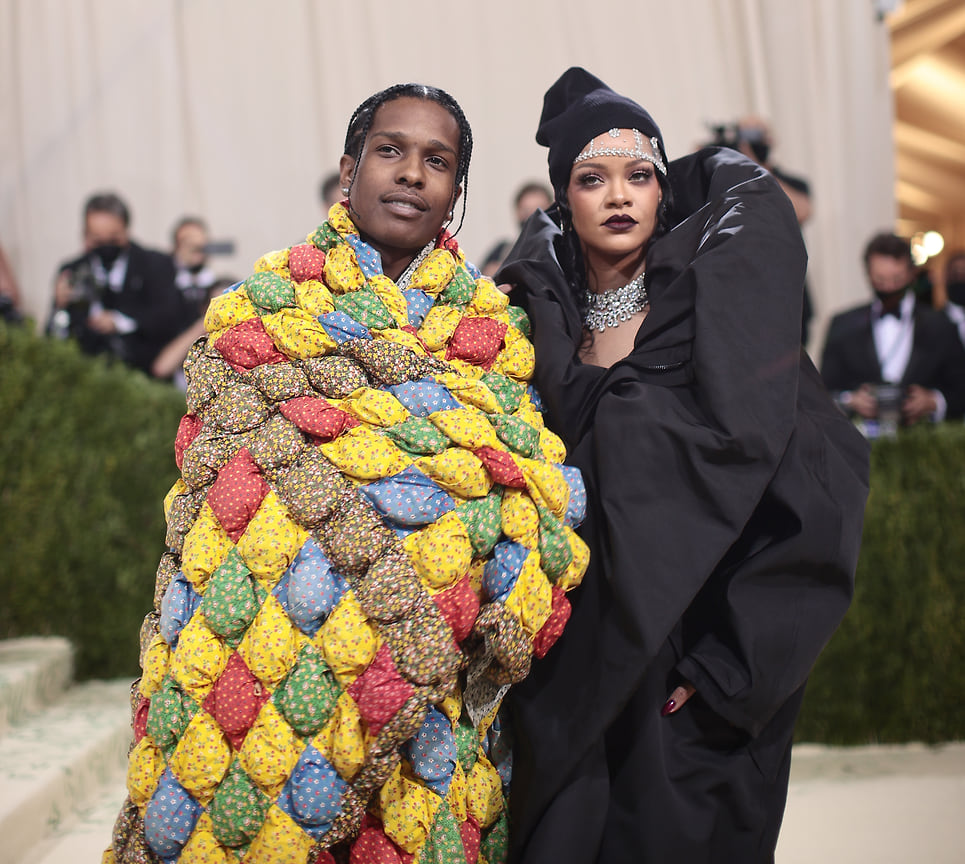 A$AP Rocky и Рианна на балу Met Gala 2021 года.