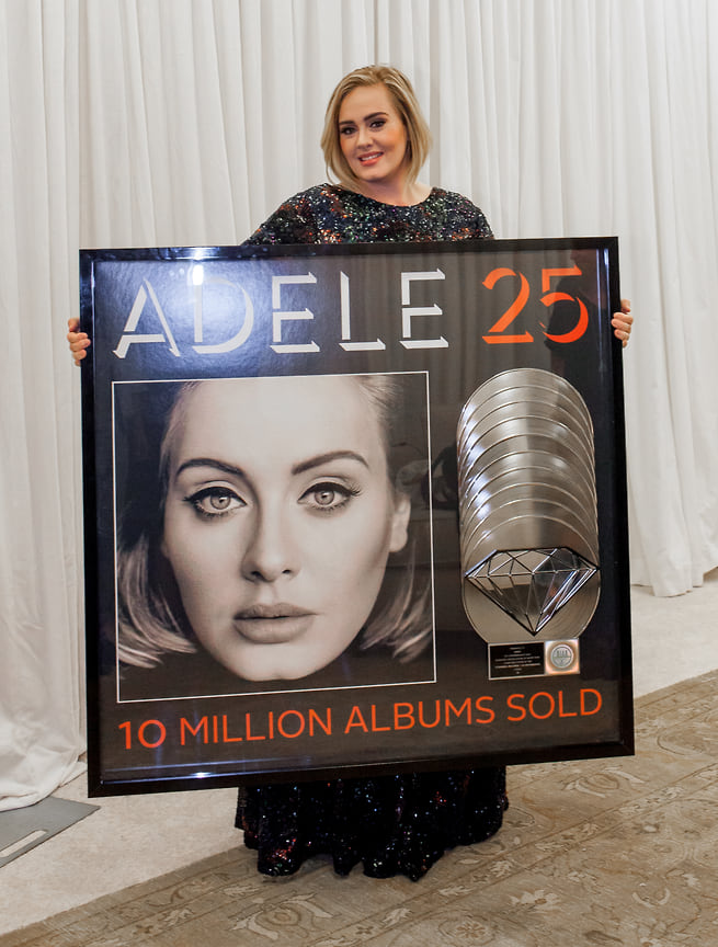 Все альбомы Адель названы числами — они указывают на возраст, в котором певица начинала работу над пластинкой