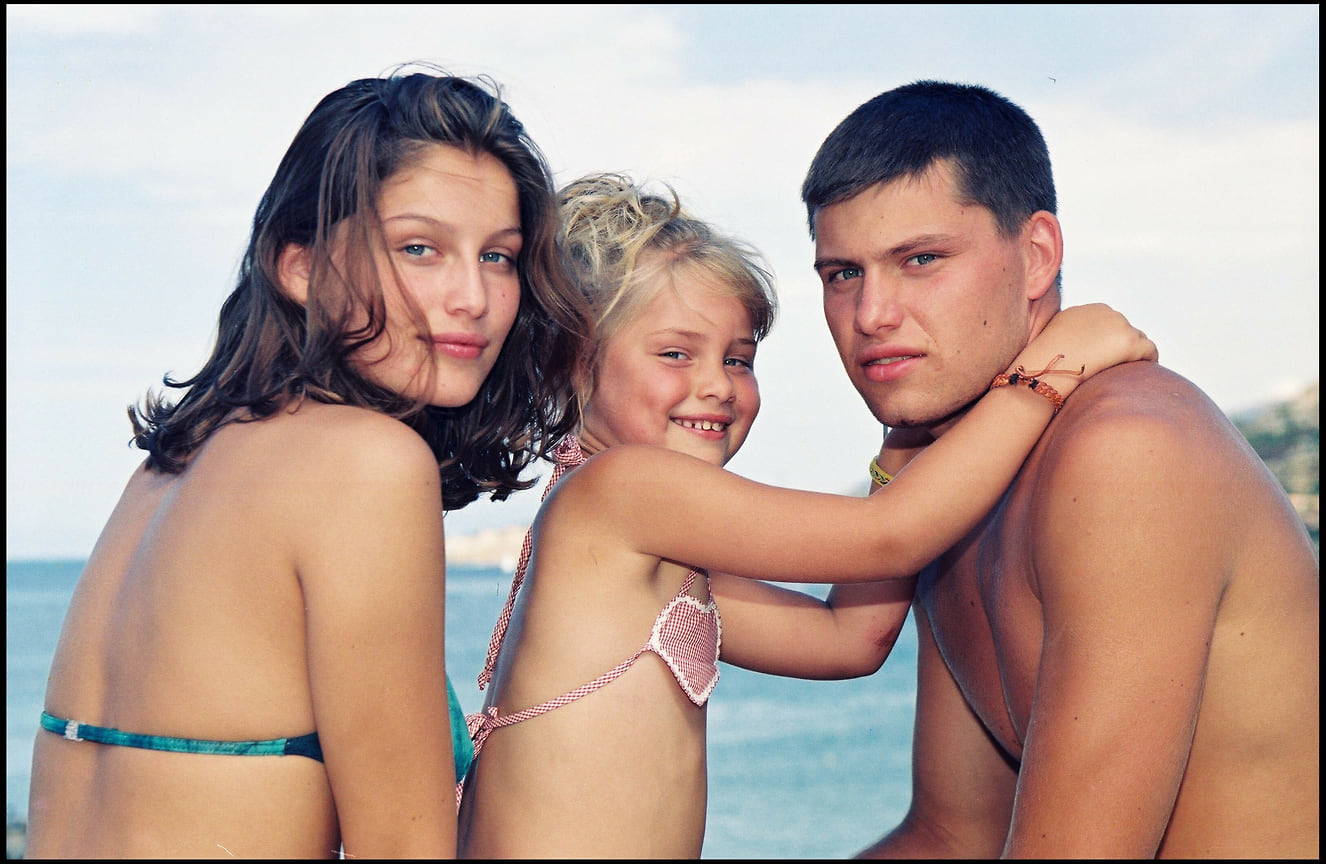 Летиция с сестрой Мари-Анж и братом Жаном-Батистом, 1996 год