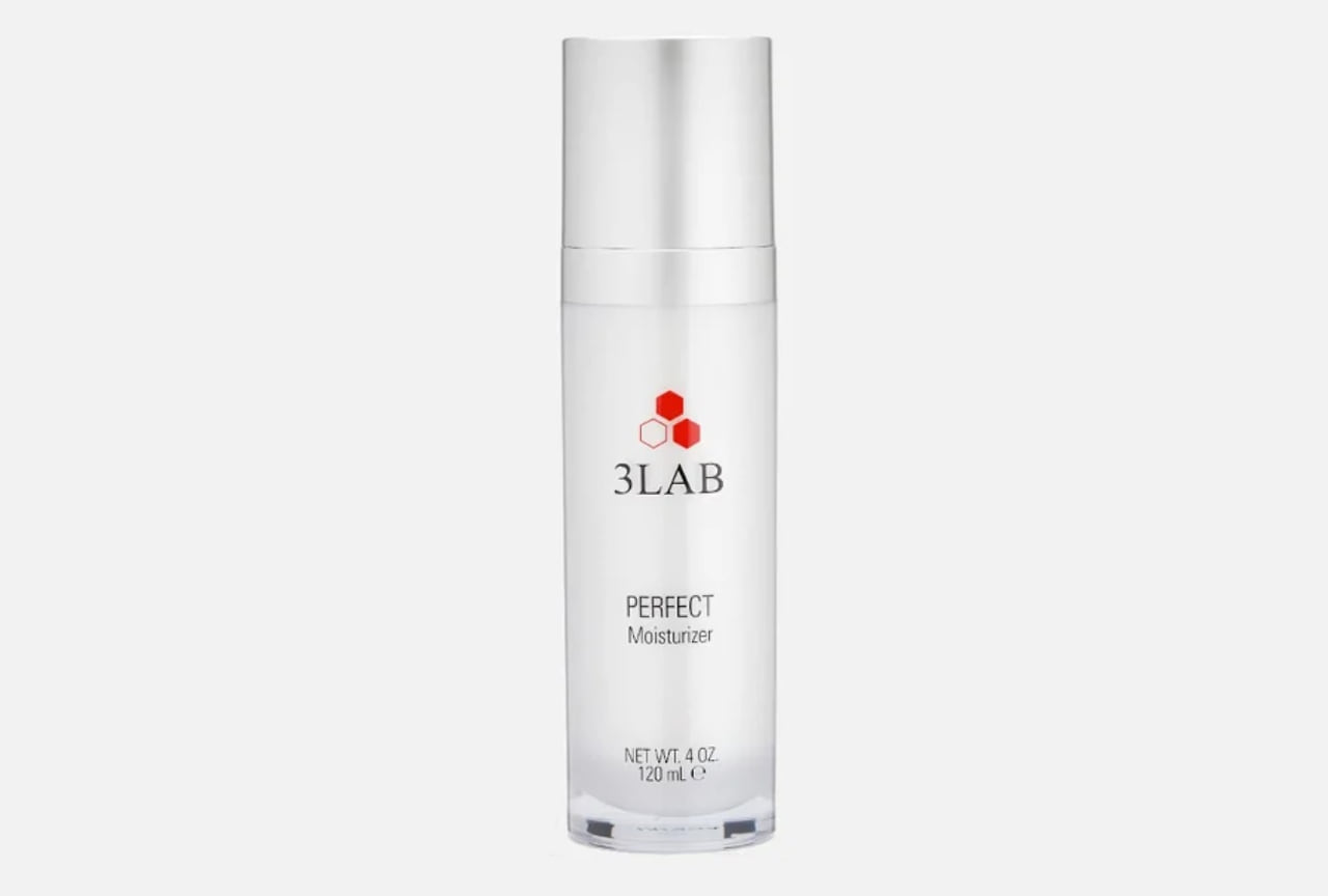 3LAB, увлажняющий крем для лица Perfect Moisturizer. В составе средства:  витамины Е, B5, экстракты зеленого чая и гингко.