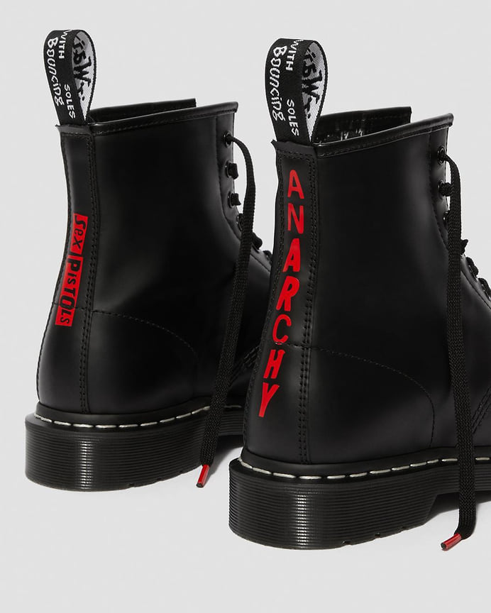 Коллекция Dr. Martens, посвященная группе Sex Pistols