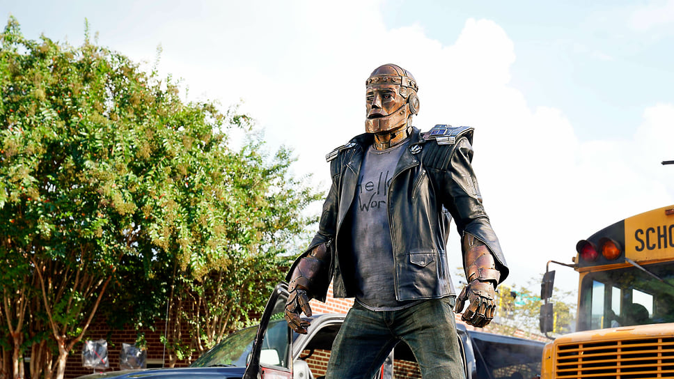 Камбэк Фрейзера случился в 2019 году: актер получил роль Клиффорда Стилла (Роботмэна, кадр на фото) в супергеройском сериале «Роковой патруль». Проект оказался успешным и включил четыре сезона