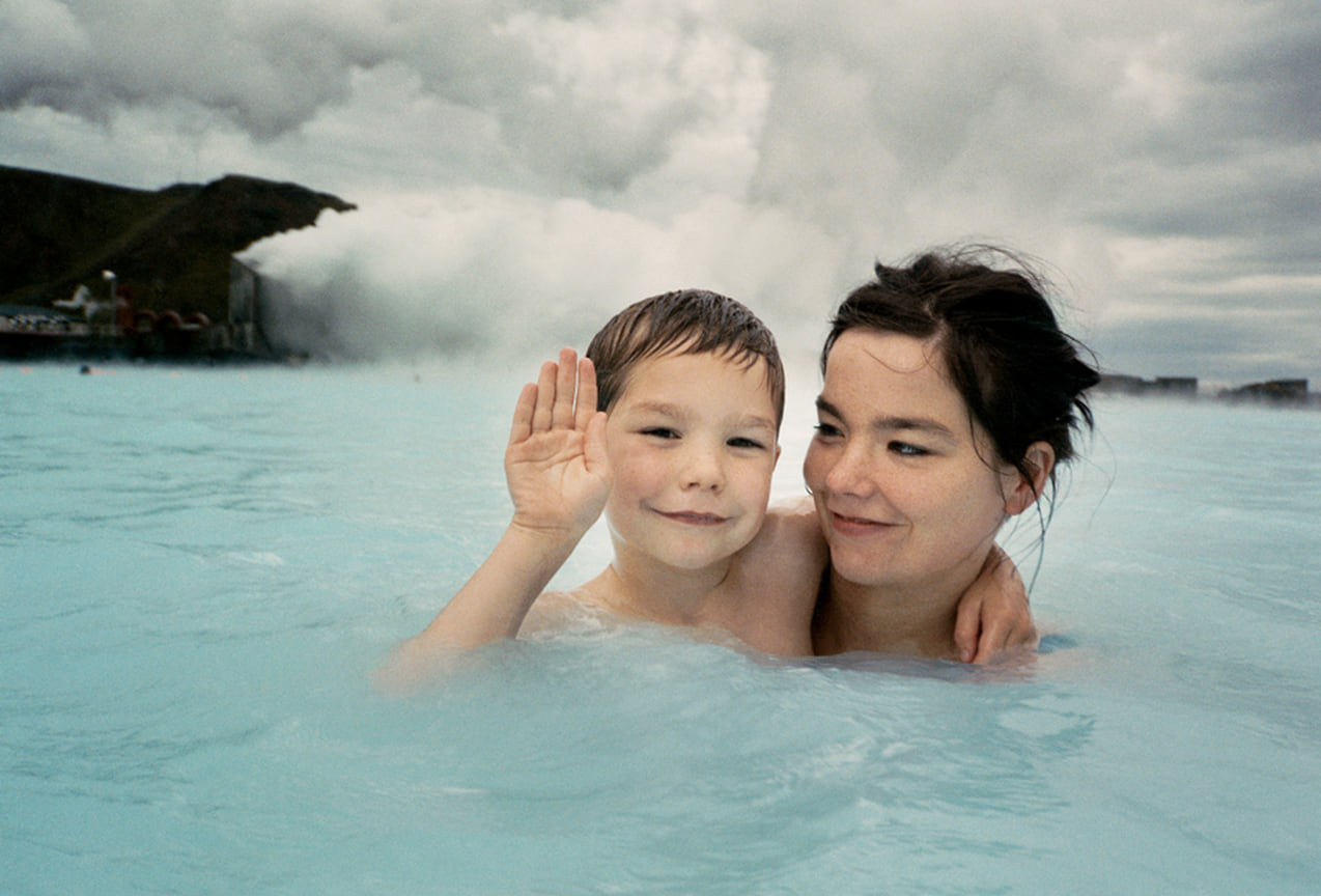 Бьорк с сыном, Исландия, 1993
