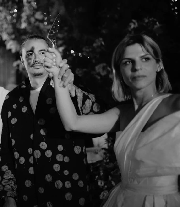 В 2021 году состоялся второй брак Крыжовникова – режиссер женился на продюсере Ольге Долматовской (на фото справа)