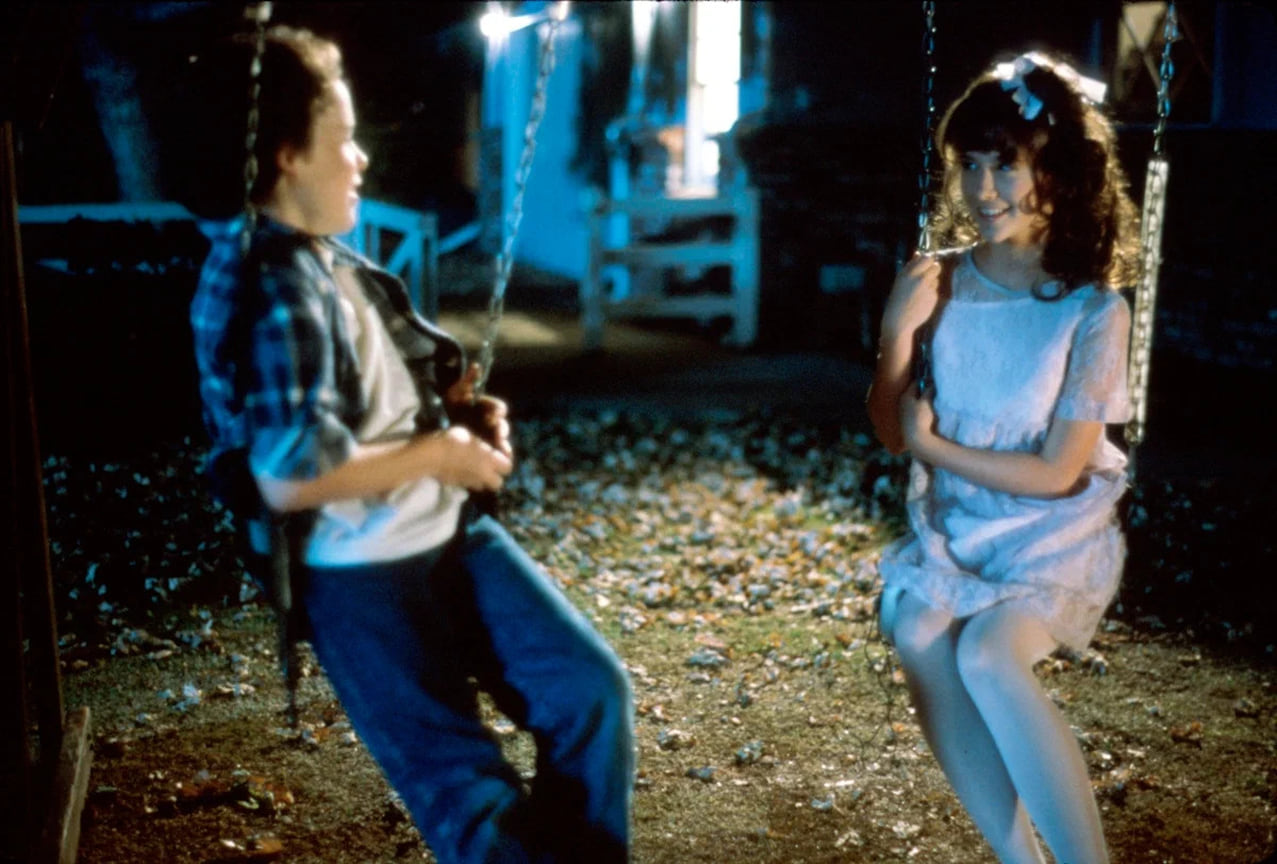 Свою первую роль Хьюитт сыграла в независимом фильме «Манчи» (1992, кадр на фото), когда ей было 13 лет