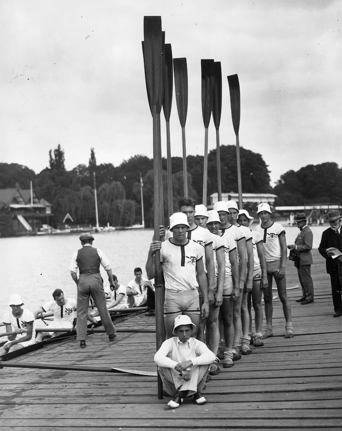 Гребная команда Академии Табор из Мэрион (штат Массачусетс) на Королевской регате Хенли в Оксфордшире. 1931 год