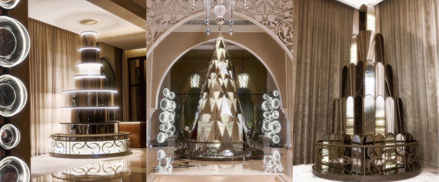 Кутюрье Эли Сааб украсил три елки на роскошном дубайском курорте The One & Only The Palm. В качестве декора он использовал зеркала и полированную сталь