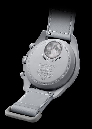 Внутренняя сторона часов Omega x Swatch Bioceramic MoonSwatch 1965