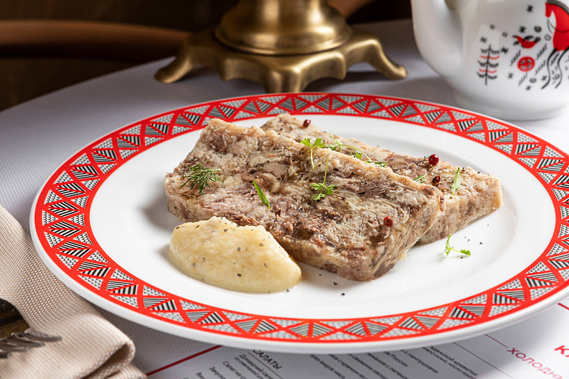 Холодец из трех видов мяса с яблочным хреном