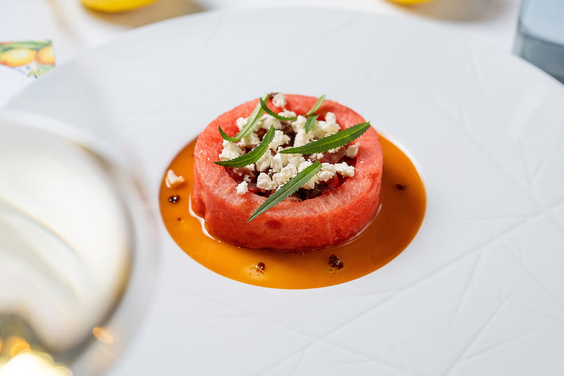 Тунец с арбузом и фетой