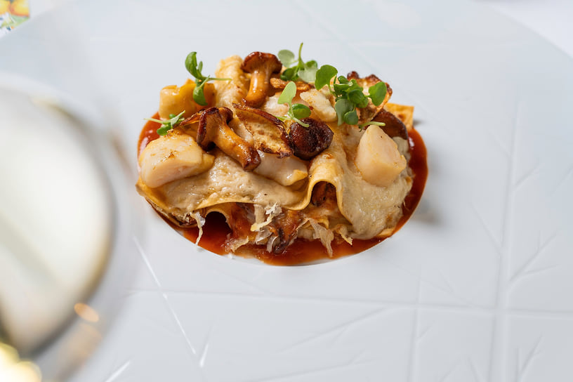 Лазания с гребешком и лисичками