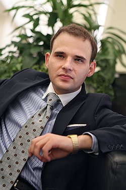 Павел Толстых: «И для производителей табака, и для тех, кто против курения, важно, чтобы человек не бросил курить, а постоянно находился в состоянии бросания»