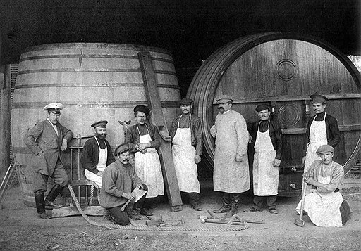 Каждый владелец винокуренного завода стремился побольше произвести и поменьше заплатить