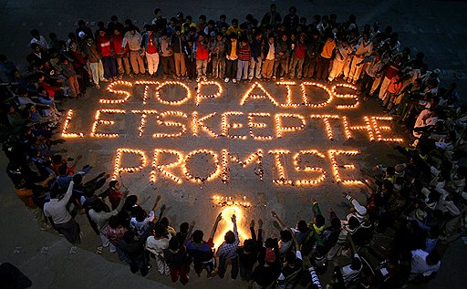 За тридцать лет на борьбу со СПИДом потрачены сотни миллиардов долларов, но лекарство так и не найдено