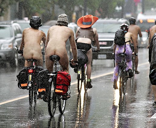 Активисты двухколесного транспорта всячески демонстрируют, что велосипед может стать массовым транспортом в любом климате