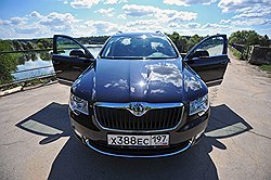 Картошку в мешках, садовую рассаду и грязные канистры возить в такой машине не хочется  