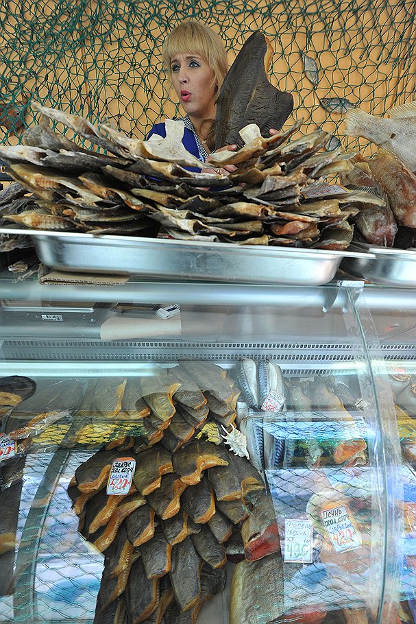Рыбный рынок Мурманска встречает неплохим &quot;пивным&quot; ассортиментом и отсутствием свежей охлажденной рыбы 
