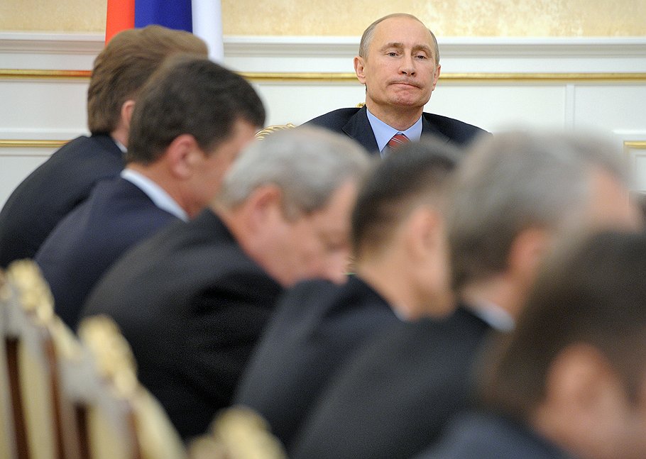 Владимир Путин не находит коррупционеров среди старых товарищей
