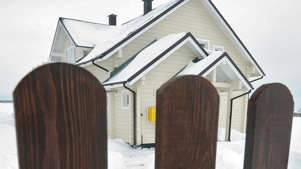 Снежный покров помешал покупателям подобраться к загородной недвижимости