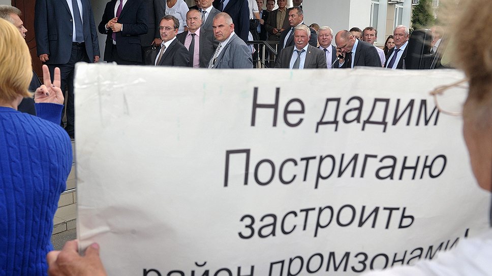 Врио губернатора Подмосковья Андрей Воробьев (второй слева в верхнем ряду) не готов обещать, что промзоны рядом с Завидово не будет, но вредных производств там не допустят 