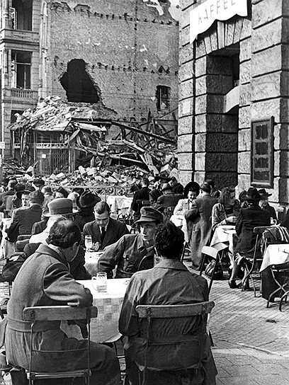Рестораны в немецких городах продолжали работать вплоть до весны 45-го. Закрыты были лишь самые дорогие увеселительные заведения 
