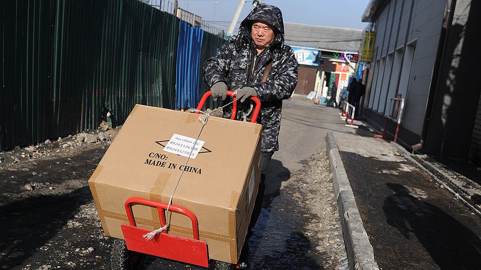 Тур в Китай обойдется совсем дешево, если вы готовы привезти оттуда во Владивосток большую коробку 
