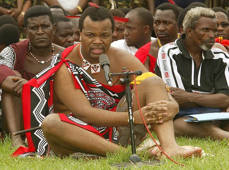 Король Свазиленда Мсвати III правит самой бедной абсолютной монархией в мире 
