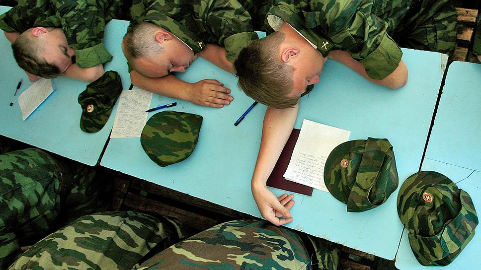 Минобороны надеется, что выпускники военных кафедр станут активным резервом армии 
