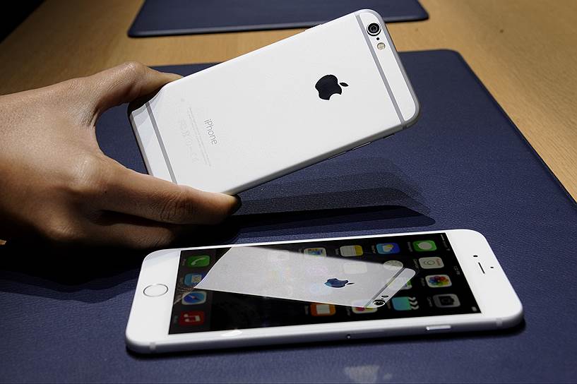 Apple поступилась принципами Стива Джобса и сделала смартфоны с большими экранами — один из них, iPhone 6 Plus, даже может считаться фаблетом