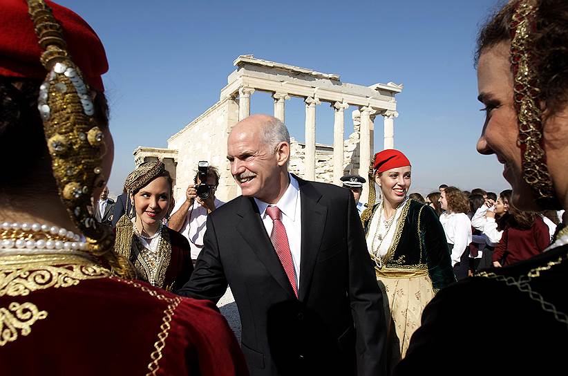 Йоргос Папандреу руководил страной до 2011 года по заветам дедушки, Георгиоса Папандреу 
