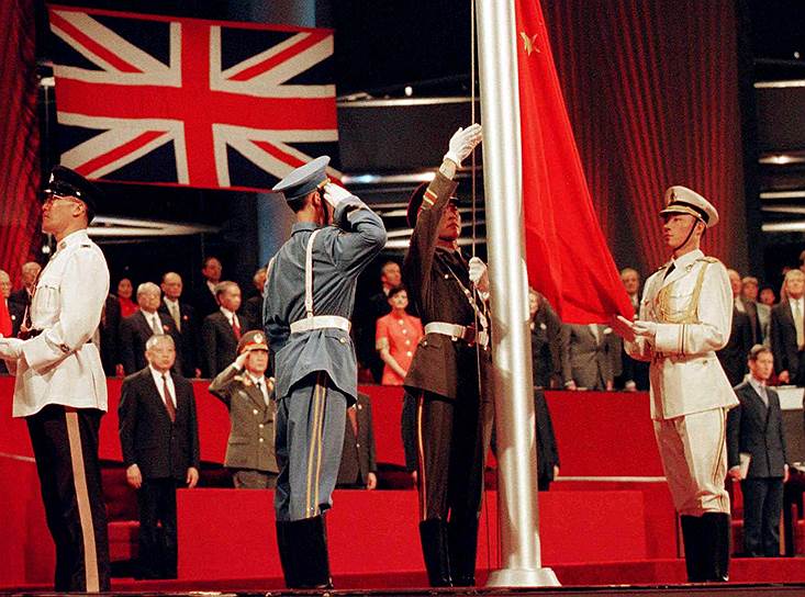 В 1997 году Великобритания вернула Гонконг Китаю. Компартия КНР сохранила эту территорию в качестве одной из самых свободных для бизнеса в мире 
