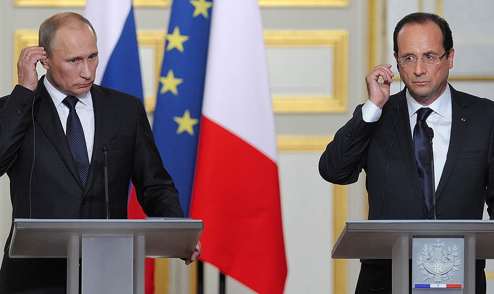 Владимир Путин так и не услышал от Франсуа Олланда (справа), почему Франция не может передать вертолетоносцы России