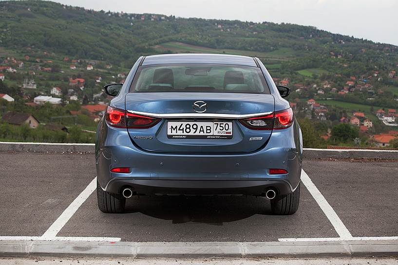 На российский рынок сейчас поставляются исключительно седаны, хотя для европейцев существует весьма симпатичный универсал Mazda6 
