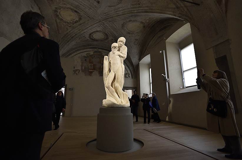 Последнее, незавершенное, произведение Микеланджело &quot;Пьета Ронданини&quot; отсылает одновременно в готическое прошлое и в XX век, о котором мастер знать не мог 
