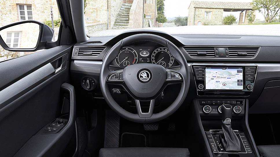 Технологичность и стиль интерьера выдают принадлежность Skoda к группе Volkswagen