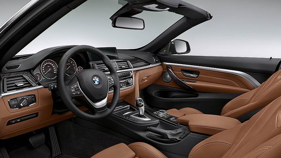 В салоне BMW последние 20 лет почти все остается на своих местах, но становится изящнее и функциональнее
