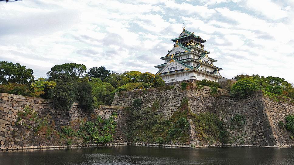Десять лет назад самой старой компанией на планете считалась японская строительная фирма Kongo Gumi, основанная Сигемицу Конго, который приехал в Осаку в конце VI века и построил в древней столице Японии храм Ситэннодзи 
