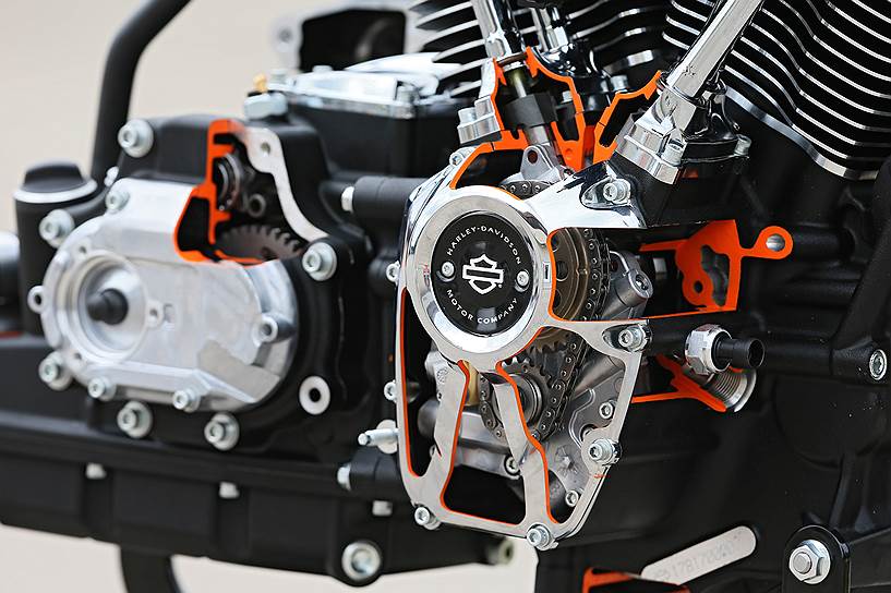У нового мотора Milwaukee-Eight по четыре клапана на цилиндр, один распределительный и один балансирный вал 
