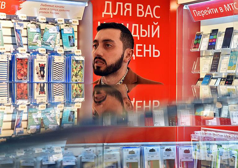Чермену Дзотову, по незнанию купившему сим-карту на уличном лотке, теперь предстоит доказывать свои права на аккаунты администрациям Facebook, «ВКонтакте» и «Яндекса»