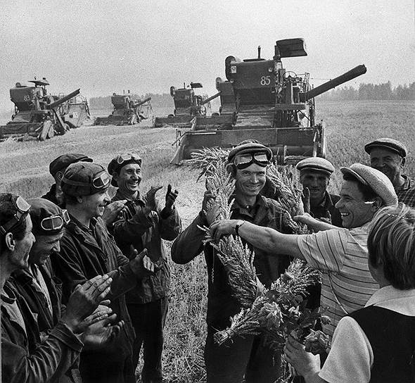Работники колхозов-миллионеров были неприятно удивлены реформой 1964 года: государство обещало им меньше, чем они получили бы по старой схеме